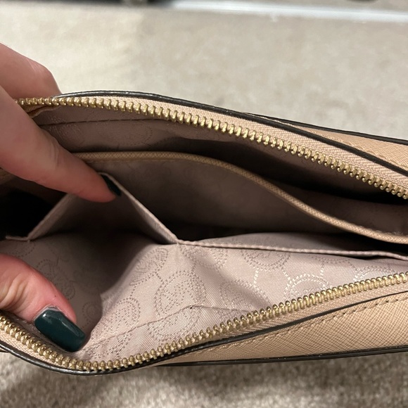 MK JET SET LG EW CROSSBODY IN SOFT PINK 💕 - Picture 4 of 7